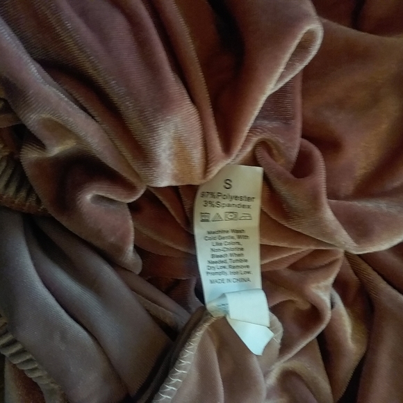 SHEIN Velvet Blush Pajamas ☺ 💤 Size Small - Picture 13 of 16